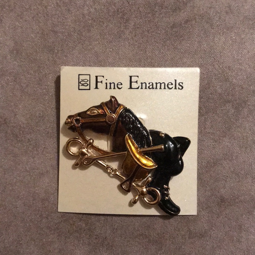 Horse pin